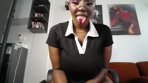 Snapshot of essy200 chatting on 20, 6, 2026 essy200 online show from 20, 6, 2026
