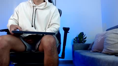 Snapshot of esteban_de_louise chatting on 20, 4, 2026 ESTEBAN online show from 20, 4, 2026
