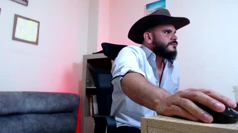 Snapshot of esteban_fer chatting on 5, 5, 2026 Esteban Fernandez online show from 5, 5, 2026