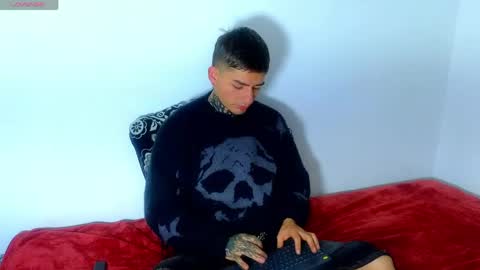 Esteban independent model online show from 21, 4, 2026