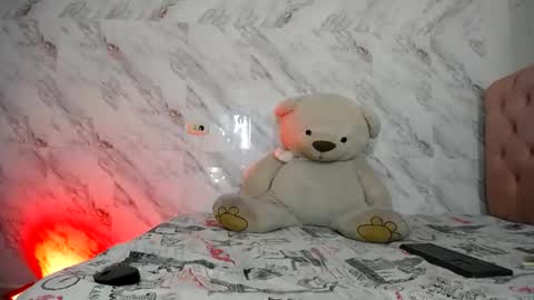 estefani robles online show from 11, 4, 2026