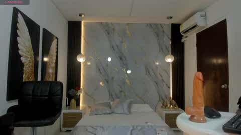 Snapshot of estephany_doll chatting on 17, 1, 2025 Estephany online show from 17, 1, 2025