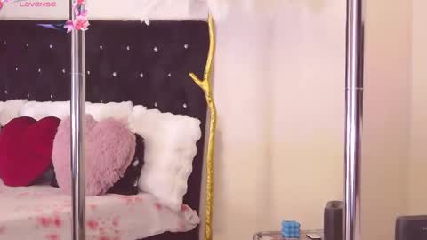 Esthera   online show from 13, 2, 2025