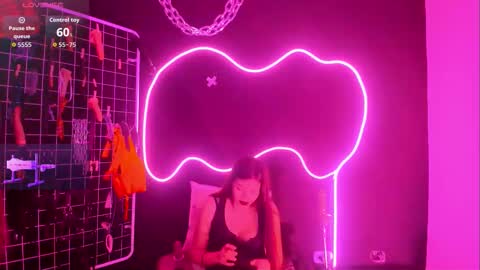 Cloe and Megan online show from 12, 10, 2025