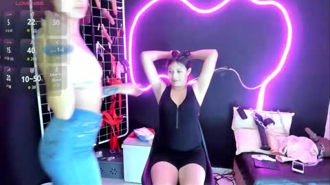 Cloe and Megan online show from 22, 10, 2025