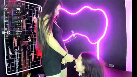 Cloe and Megan online show from 6, 11, 2025