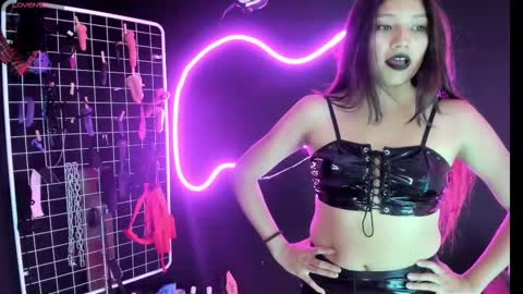 Cloe and Megan online show from 11, 11, 2025