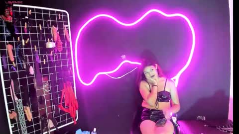 Cloe and Megan online show from 13, 11, 2025