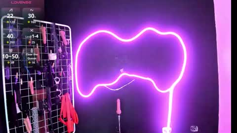 Cloe and Megan online show from 18, 11, 2025