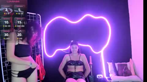 Cloe and Megan online show from 21, 11, 2025