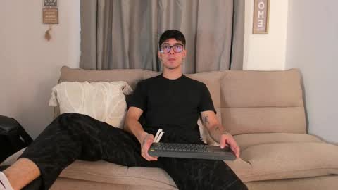 etham_wolf1 online show from 25, 3, 2026