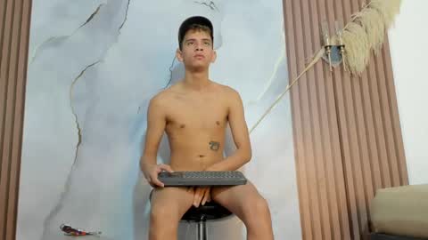 ethanhot_os online show from 14, 4, 2026