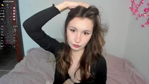 Veronica Tiia Lilith left to right online show from 11, 4, 2026