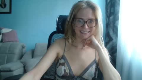 Snapshot of eva2323 chatting on 20, 1, 2025 eva2323 online show from 20, 1, 2025