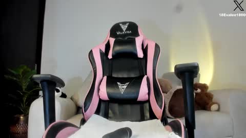 Snapshot of eva_lee18 chatting on 5, 2, 2025 Eva online show from 5, 2, 2025