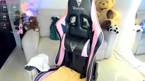 Snapshot of eva_lee18 chatting on 17, 10, 2025 Eva online show from 17, 10, 2025