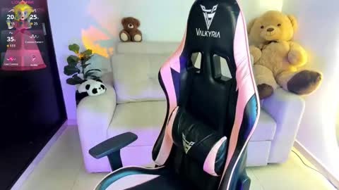 Snapshot of eva_lee18 chatting on 8, 11, 2025 Eva online show from 8, 11, 2025