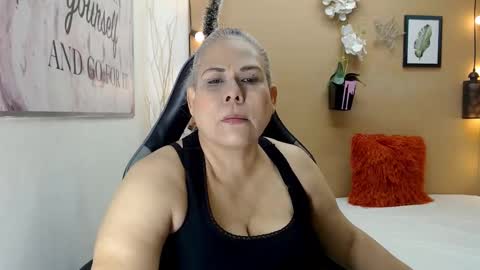 Snapshot of eva_love49 chatting on 5, 12, 2025 eva_love49 online show from 5, 12, 2025