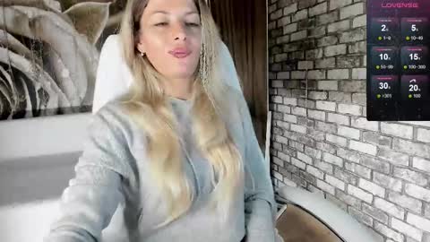 Snapshot of eva_melow chatting on 27, 9, 2025 Eva online show from 27, 9, 2025