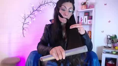 Eva Notty  online show from 18, 9, 2025