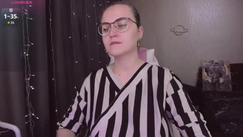 Snapshot of eva_orchid chatting on 4, 12, 2025 Eva online show from 4, 12, 2025