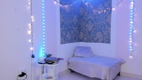 Eva  online show from 11, 4, 2026