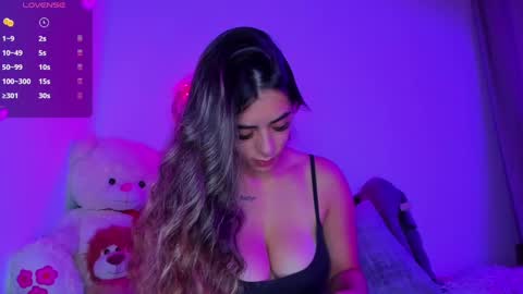 Eva Shinee online show from 9, 10, 2025