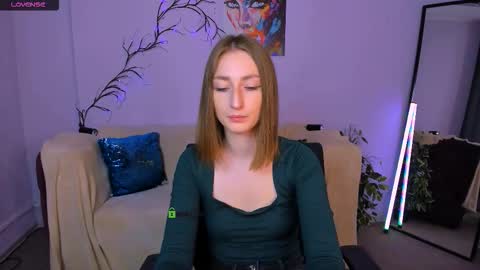Snapshot of eva_smiith_ chatting on 12, 9, 2025 Eva online show from 12, 9, 2025