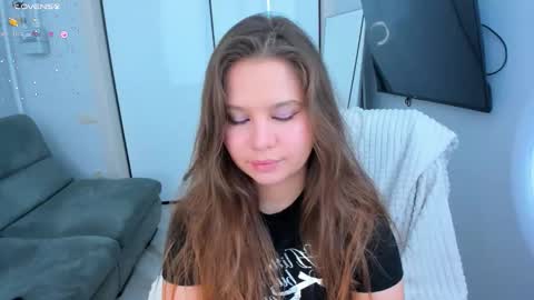 Snapshot of evacheeky chatting on 7, 10, 2025 Eva online show from 7, 10, 2025