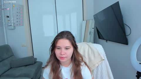 Snapshot of evacheeky chatting on 13, 10, 2025 Eva online show from 13, 10, 2025