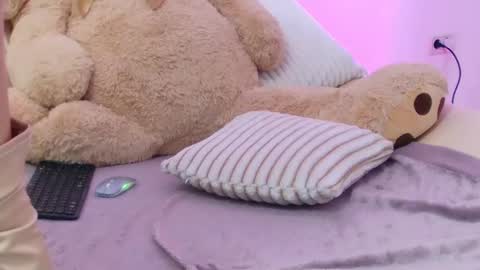 Snapshot of evaeilish chatting on 8, 2, 2025 Eva online show from 8, 2, 2025