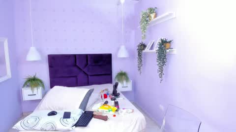 evahalston online show from 3, 3, 2025