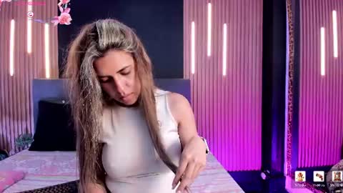 Snapshot of evaloviaa_ chatting on 21, 7, 2026 Eva online show from 21, 7, 2026