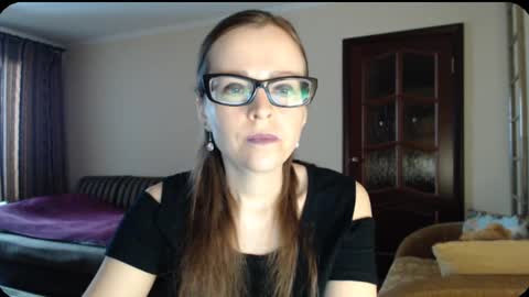 Snapshot of evangeline06 chatting on 25, 2, 2025 YourMistress online show from 25, 2, 2025
