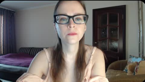 Snapshot of evangeline06 chatting on 6, 3, 2025 YourMistress online show from 6, 3, 2025
