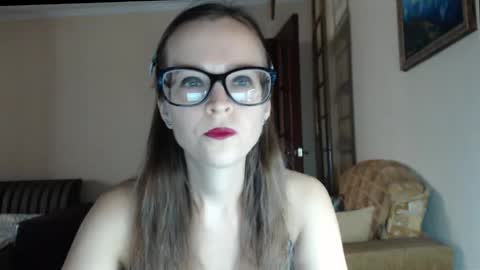 Snapshot of evangeline06 chatting on 23, 9, 2025 YourMistress online show from 23, 9, 2025
