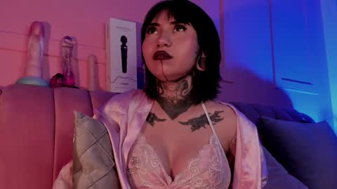 Snapshot of evangeline_bell chatting on 1, 2, 2025 Eva online show from 1, 2, 2025