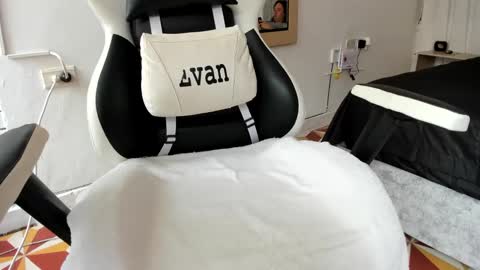 Evan online show from 8, 3, 2025