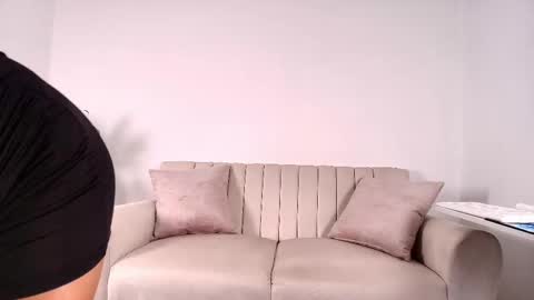 Snapshot of evasweet__ chatting on 18, 2, 2025 EVA LUNA online show from 18, 2, 2025
