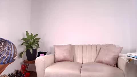 Snapshot of evasweet__ chatting on 24, 2, 2025 EVA LUNA online show from 24, 2, 2025