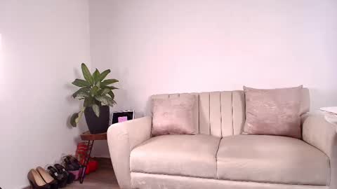 Snapshot of evasweet__ chatting on 25, 2, 2025 EVA LUNA online show from 25, 2, 2025