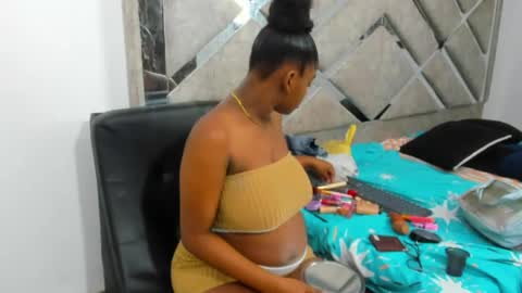 Snapshot of evaxemma chatting on 18, 5, 2026 Eva And Emmanuel online show from 18, 5, 2026