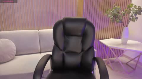 Snapshot of evebenson chatting on 8, 11, 2025 Eve online show from 8, 11, 2025