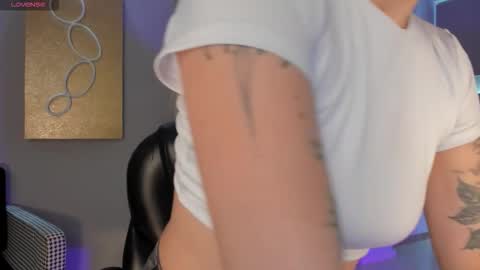 Snapshot of evebenson chatting on 13, 11, 2025 Eve online show from 13, 11, 2025