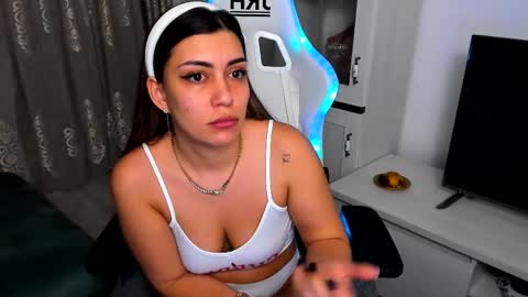Snapshot of eveeevian chatting on 23, 2, 2025 eveeevian online show from 23, 2, 2025
