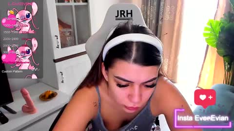 Snapshot of eveeevian chatting on 10, 3, 2025 eveeevian online show from 10, 3, 2025