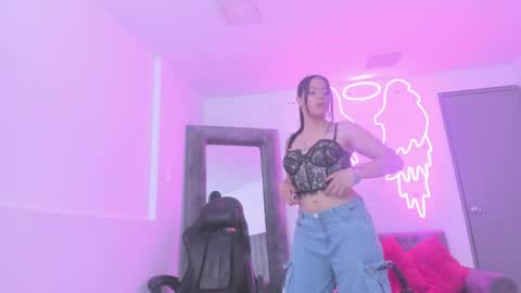 evelin__thompsson online show from 15, 4, 2026