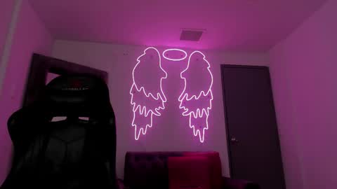 evelin__thompsson online show from 18, 4, 2026