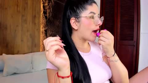 E V E L I N online show from 9, 9, 2025