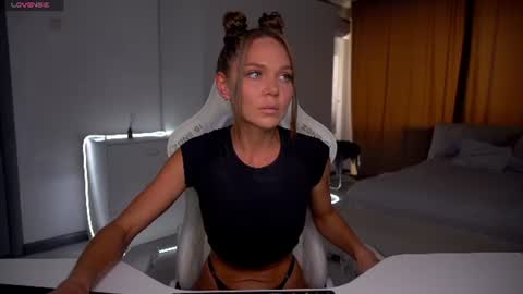 Snapshot of evelina_fox chatting on 25, 6, 2026 Evelina online show from 25, 6, 2026
